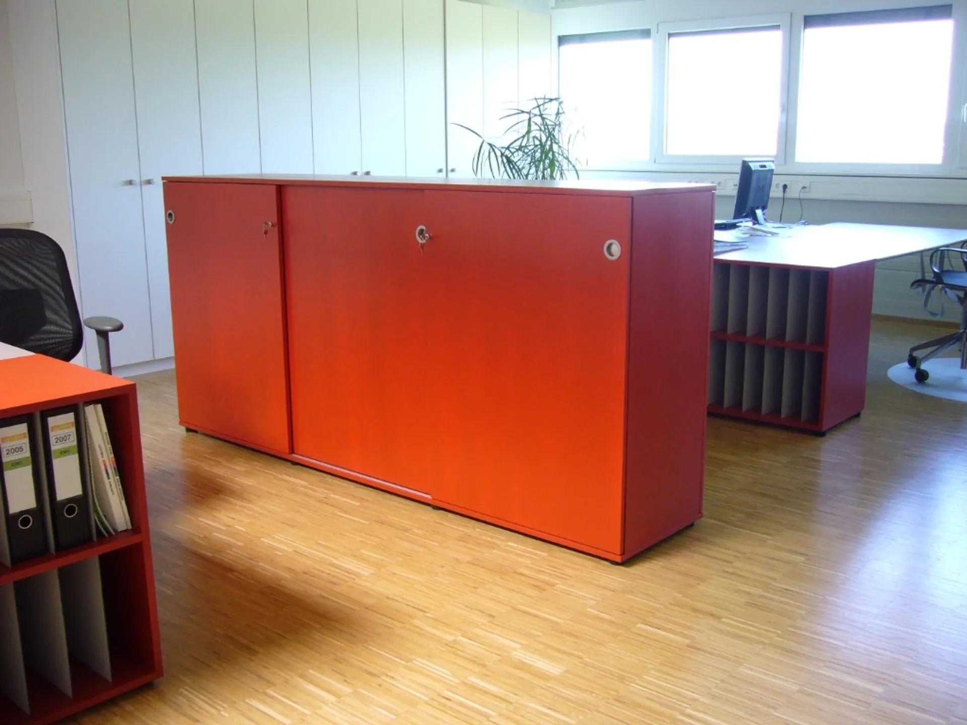 Büro-Sideboard nach Maß – Innenausbau und Objektmöbel Schreinerei Leutkirch